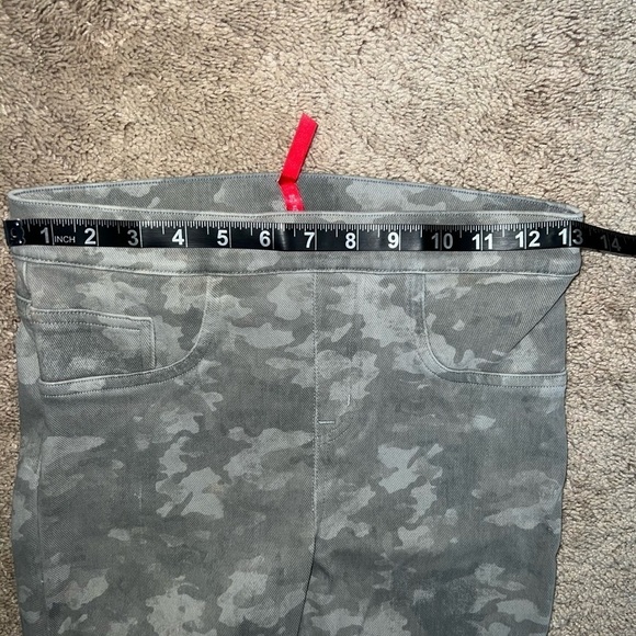 SPANX Women’s Jeanish Camo Leggings Size Small (2-4) Stone Wash Camo - Picture 4 of 11